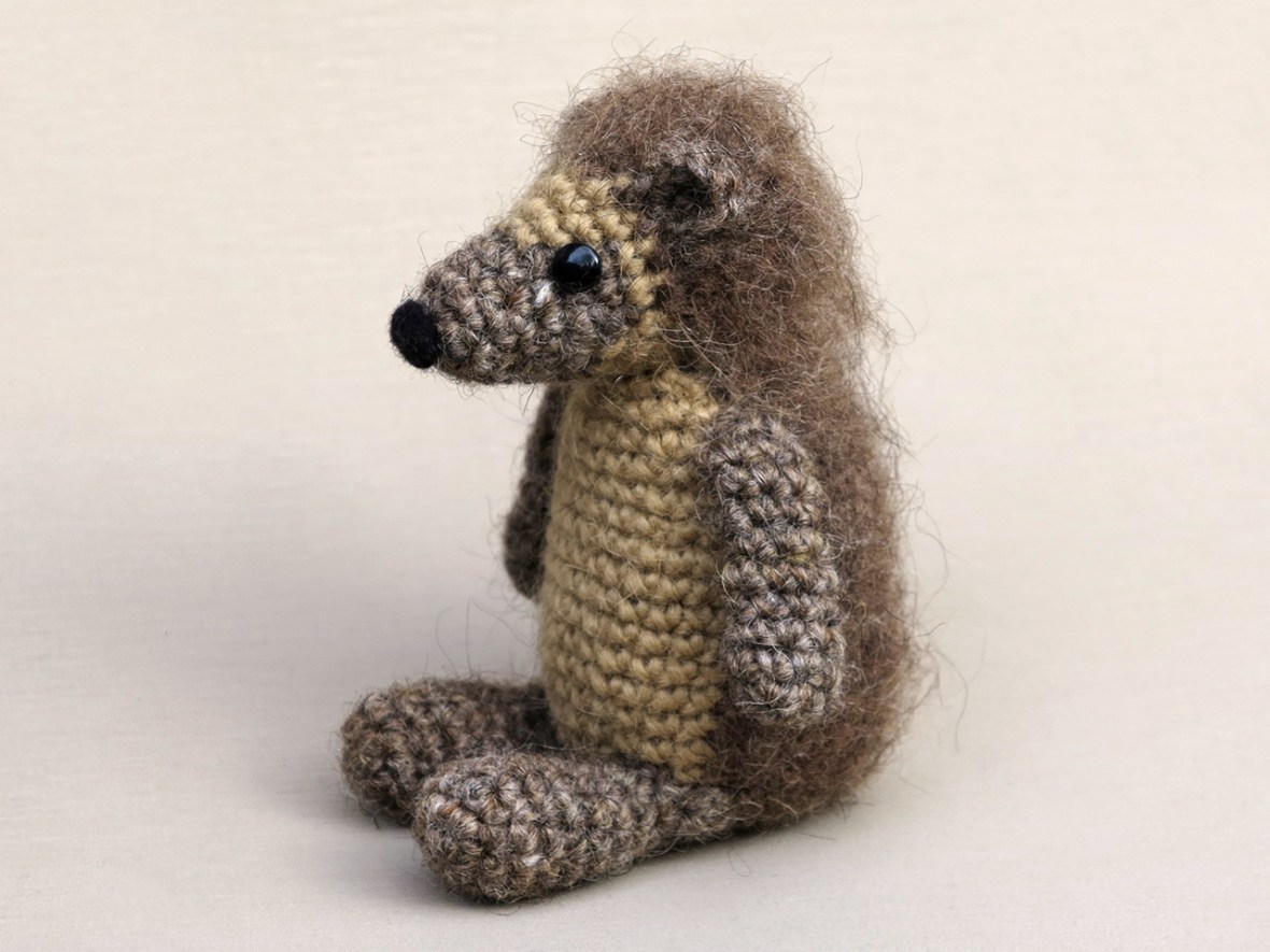 Crochet hedgehog pattern, amigurumi hedgehog, haakpatroon egel