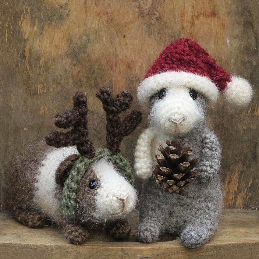 santa-and-rupert-guinea-pigs