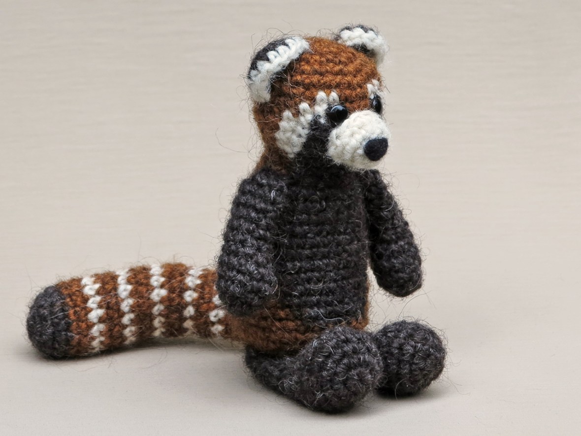 red panda amigurumi, crochet red panda