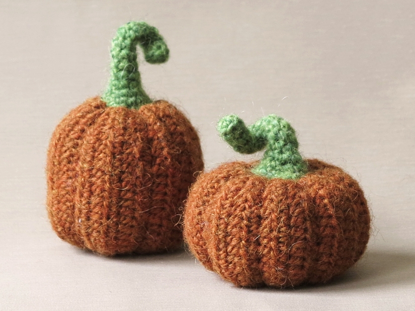 realistic crochet pumpkins