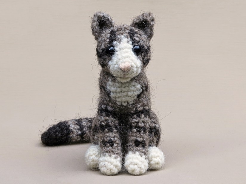 Realistic crochet cat